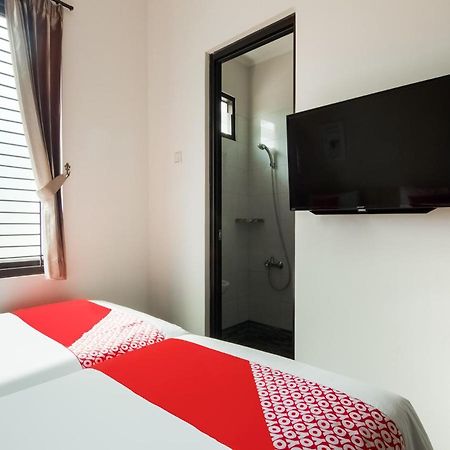 Oyo 3824 Columbus Residence J1 Telukjambe 외부 사진