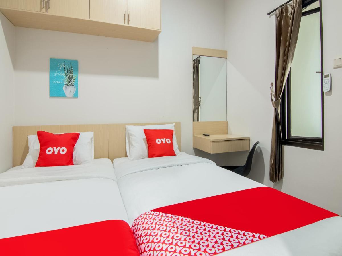 Oyo 3824 Columbus Residence J1 Telukjambe 외부 사진